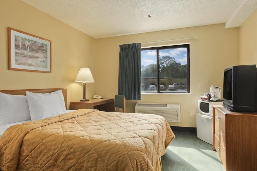 Super 8 by Wyndham Peoria Motel Bagian luar foto