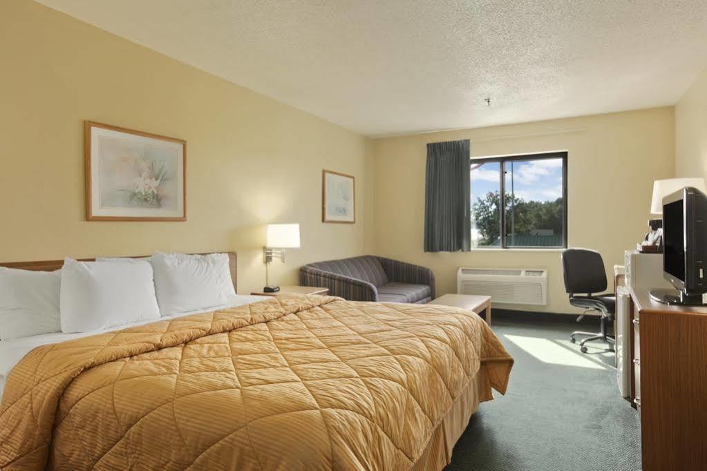 Super 8 by Wyndham Peoria Motel Bagian luar foto